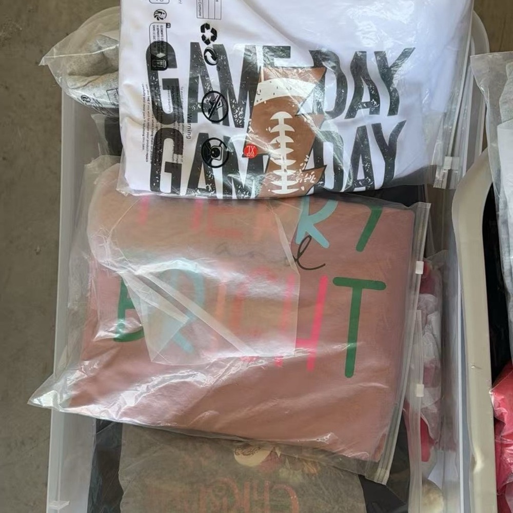 Bulk Clothing Lot Warehouse sale Holiday T-shirt /long sleeves/Sweatshirt - Picture 11 of 13